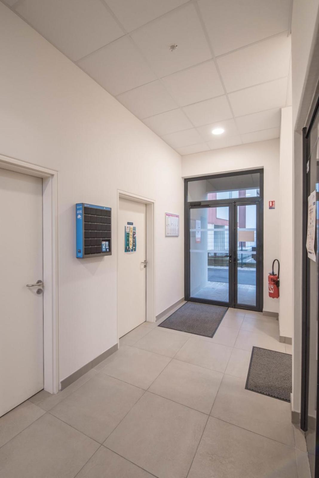 Valerie- Studio Proche Gare Wifi Arrivee 2424 Le Mans Exterior photo